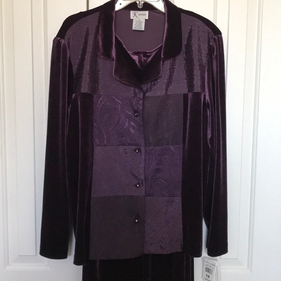 🔥FINAL REDUCTION🔥PURPLE 2 PIECE DRESS & JACKET - Picture 2 of 4